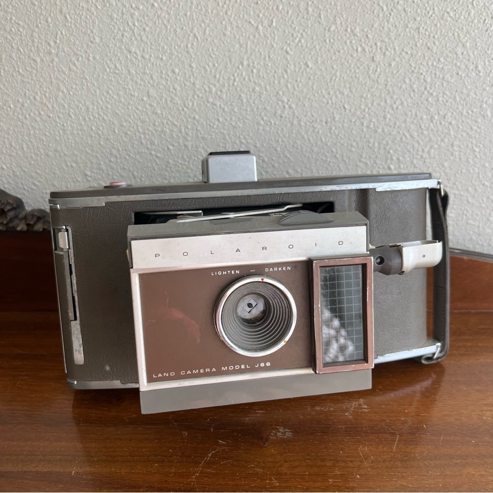 vintage polaroid land camera model J66 - Picture 3 of 14